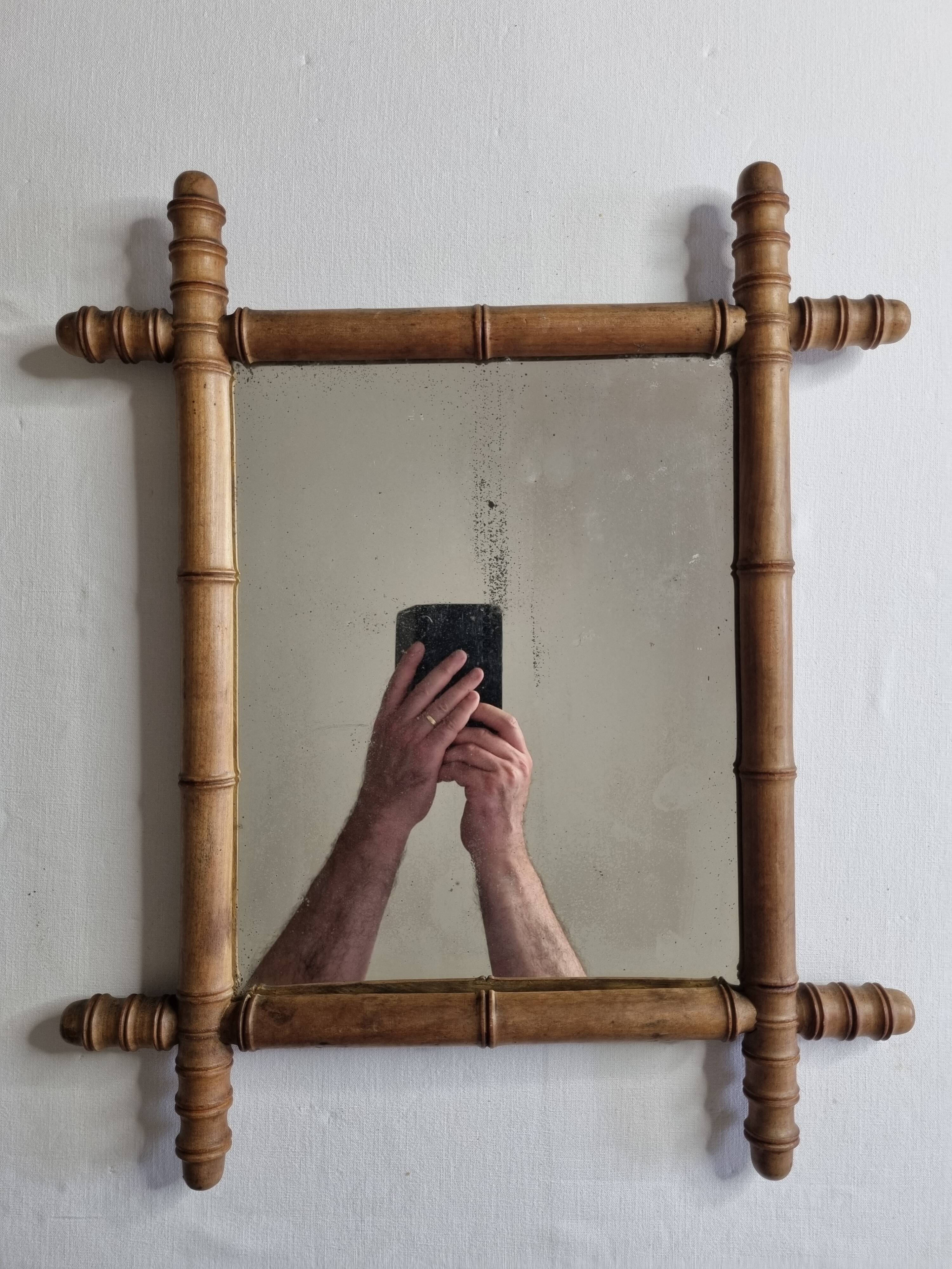 Miroir en bois tourné à l'imitation du bambou, des années 20-30, 42 x 49 cm