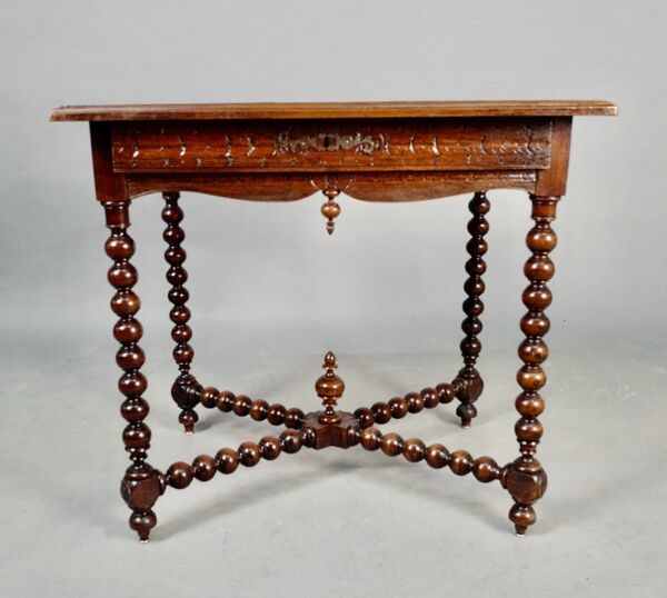 Table d'appoint de style louis xiii, XIXème