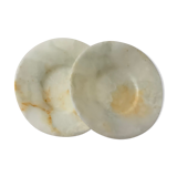 Deux assiettes en pierre d'albatre