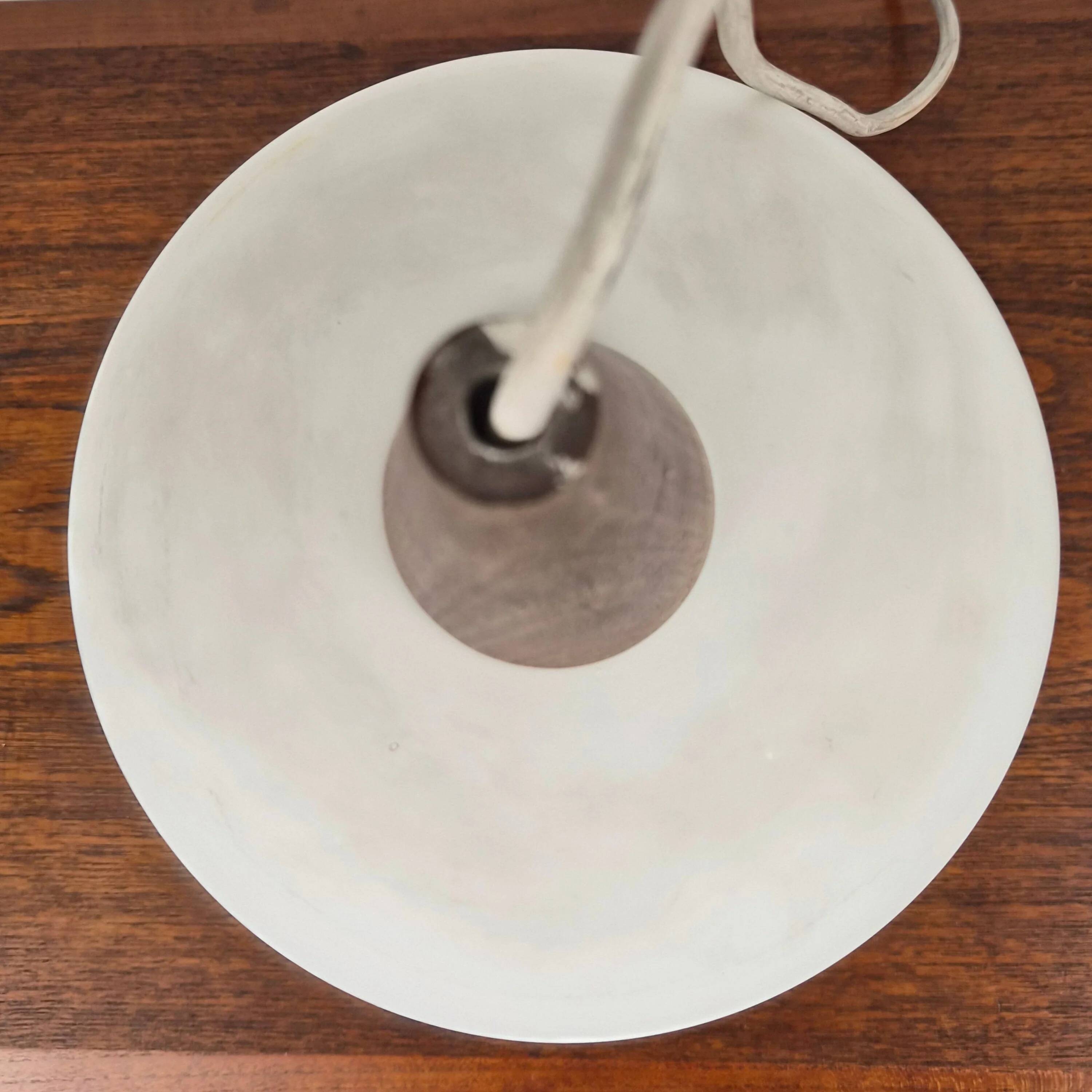 Suspension en teck et opaline par Louis Kalff pour Philips, Pays-Bas, 1960