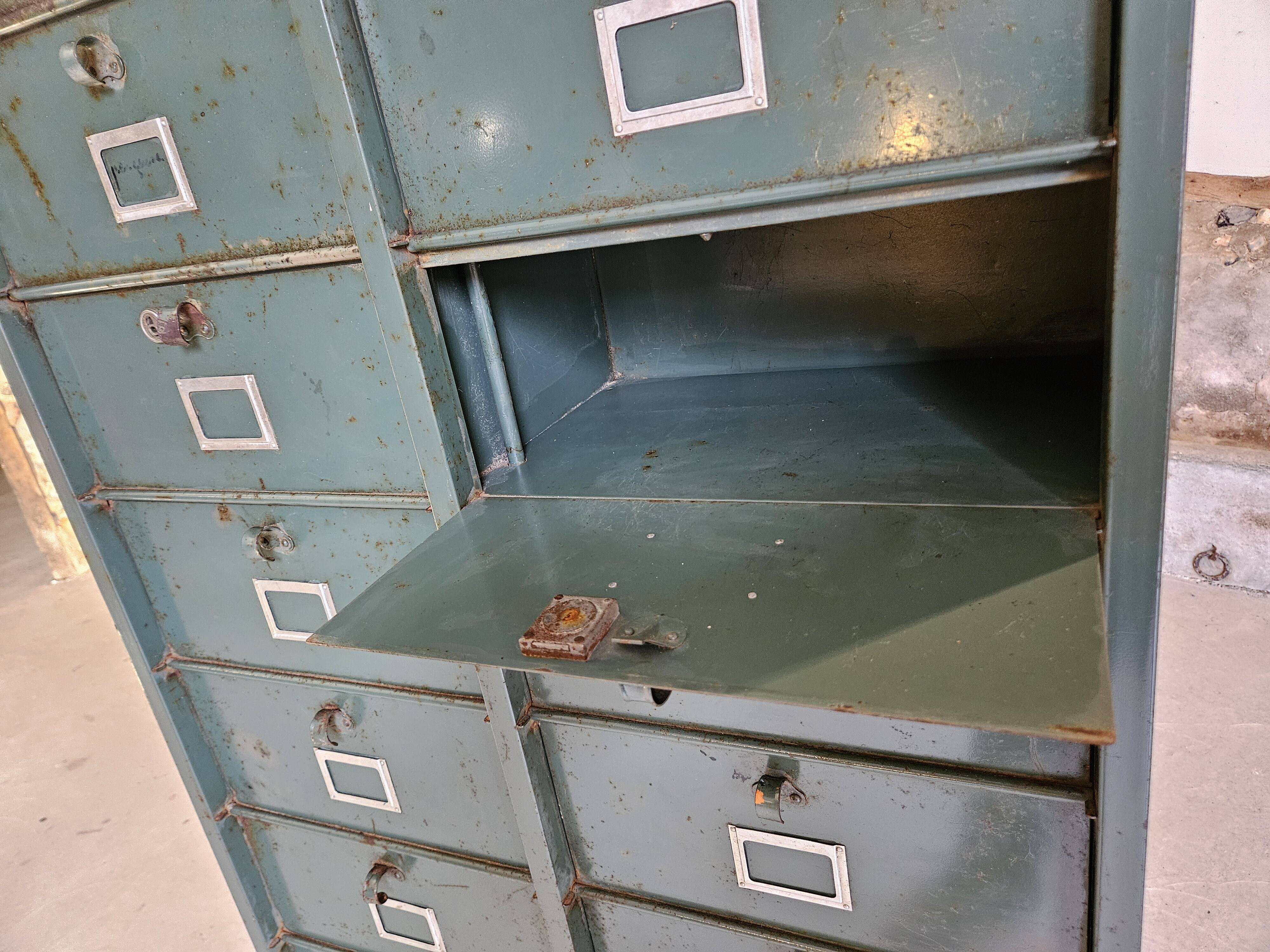 Clamshell furniture / Industrial metal furniture with two Strafor columns