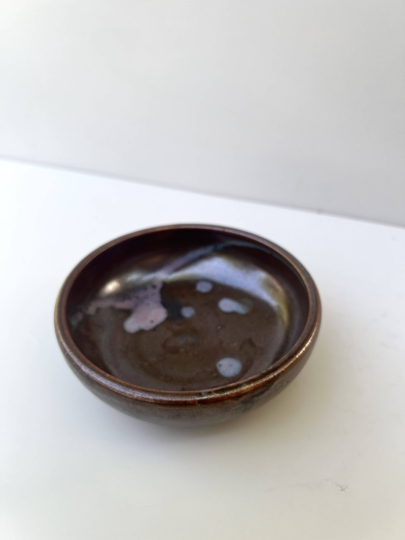 Ramequin / vide poche d'atelier en gres émaillé et signé