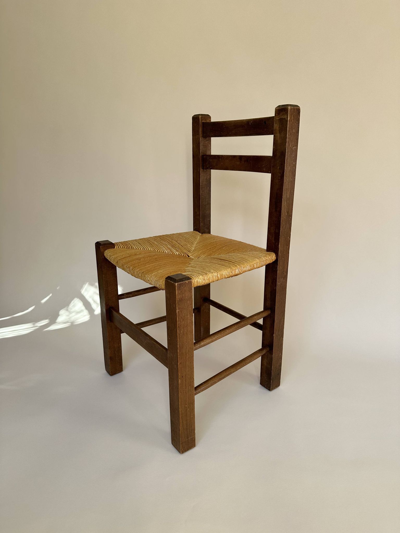 Set de quatre chaises paysannes paillées