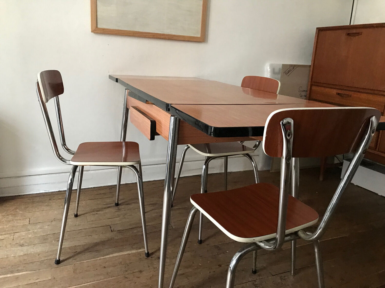 Table en formica and 3 chairs