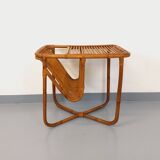 Table d’appoint / table basse avec porte-revue en rotin vintage années 60