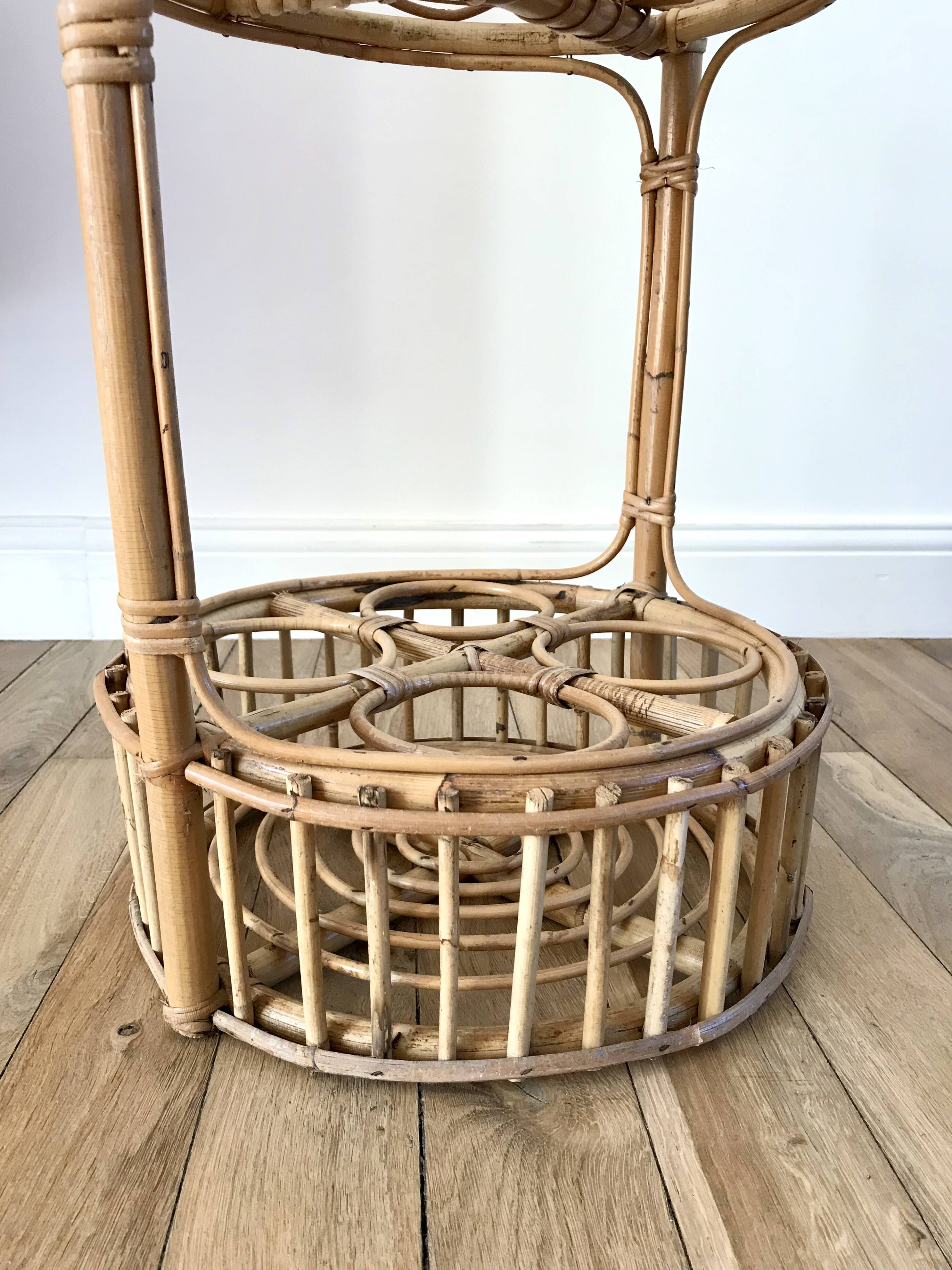 Superb rattan/bamboo bottle holder from the 60s-70s. In excellent condition.