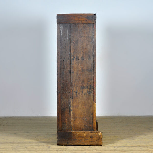 Armoire de rangement en chêne basque, XVIIe siècle