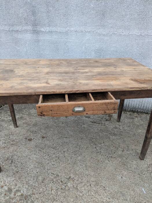 Farm table