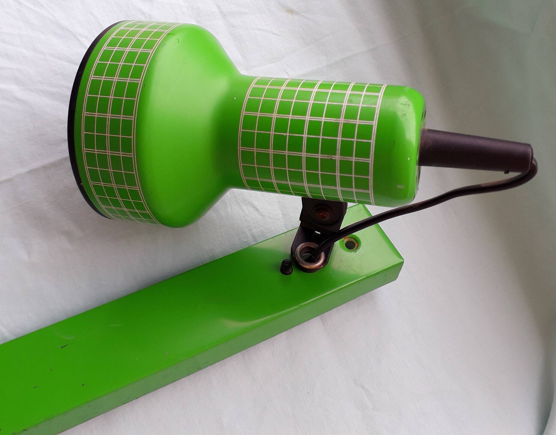 Green wall light with 2 adjustable spotlights