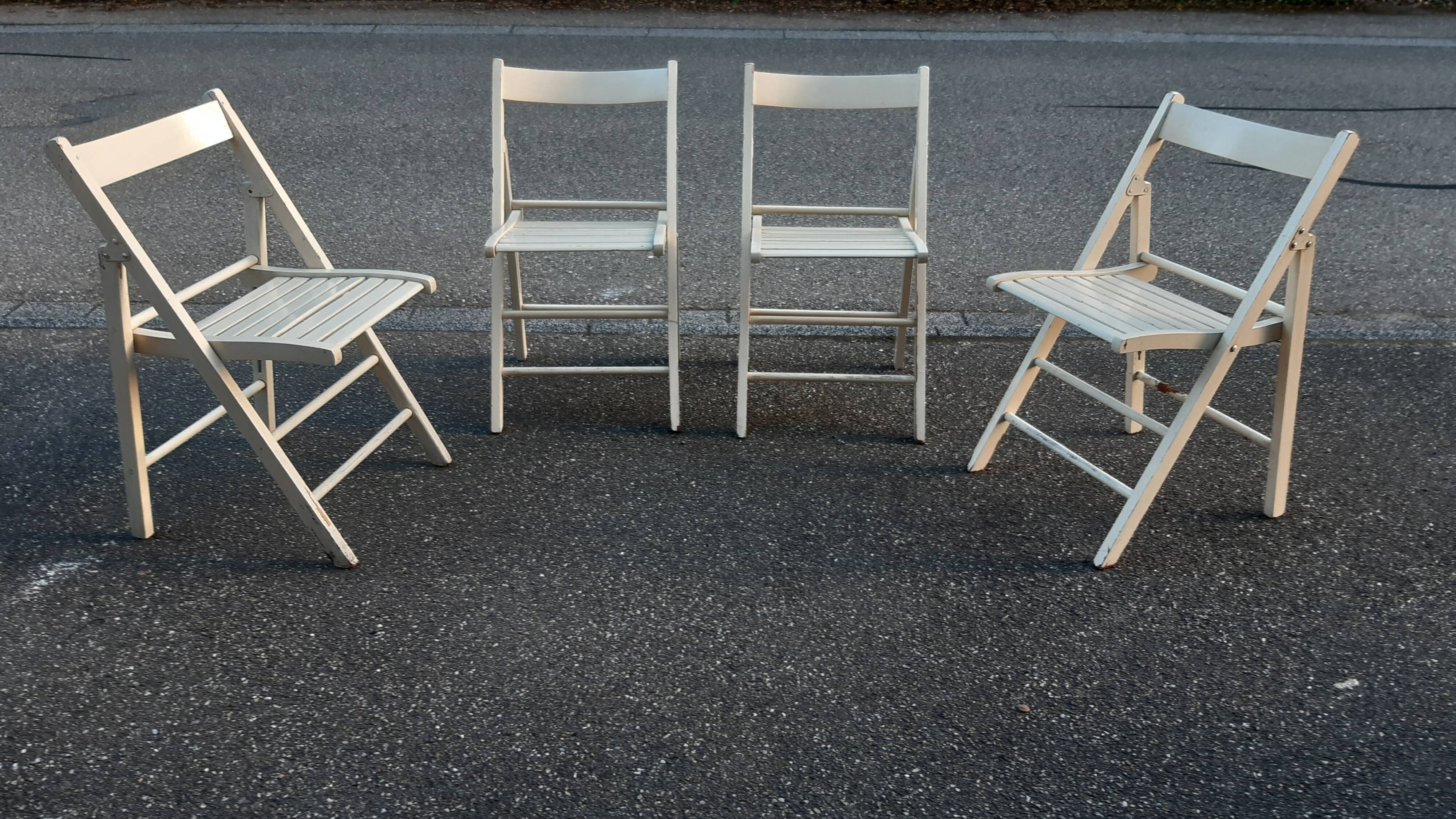 Set of 4 vintage folding chairs.