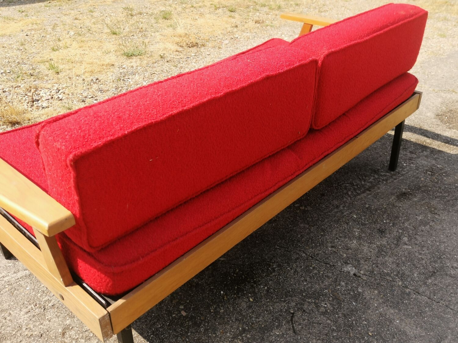 Vintage stretch scandinavian daybed