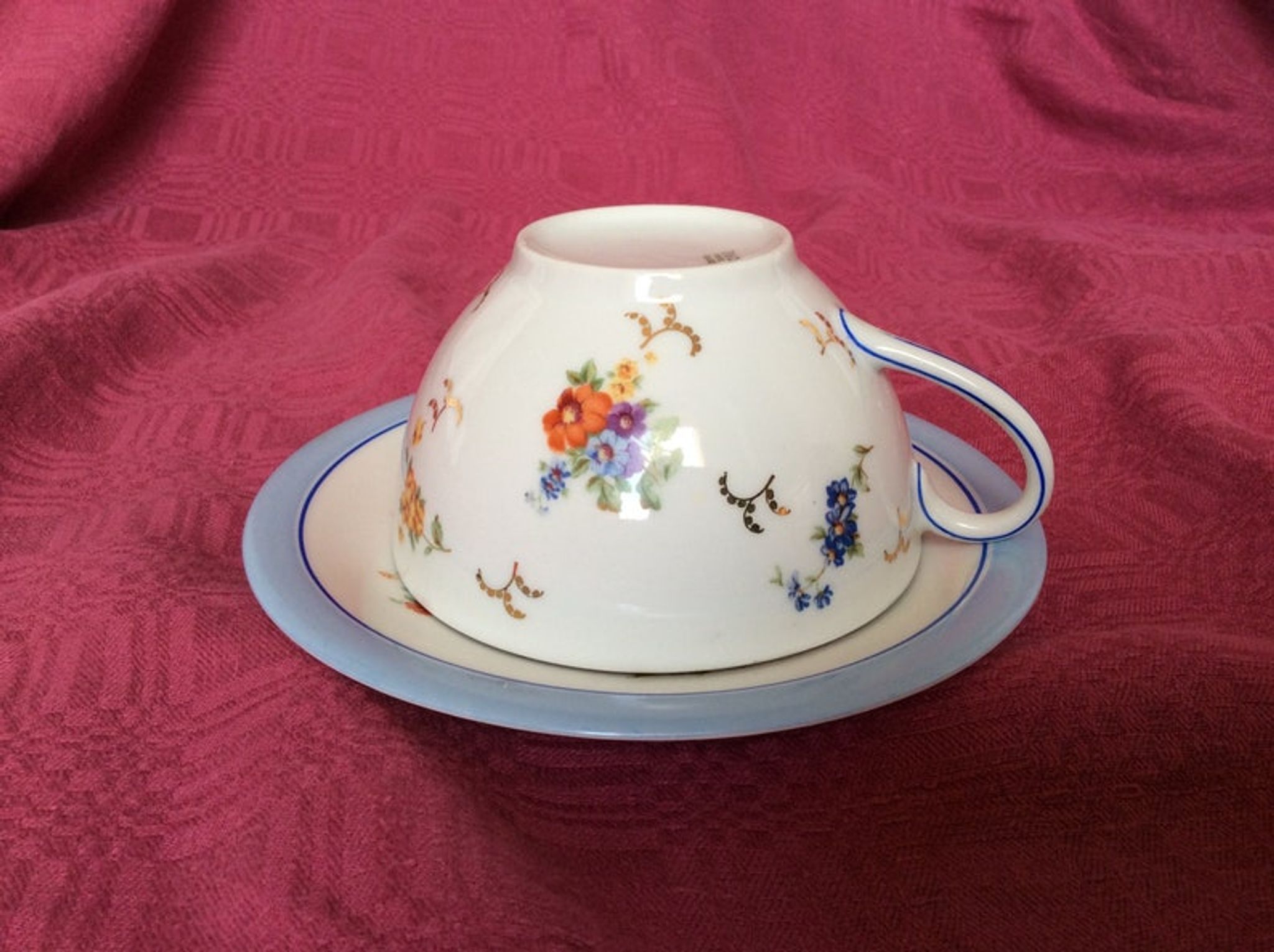Tasse et sous-tasse pour petit déjeuner années 1960