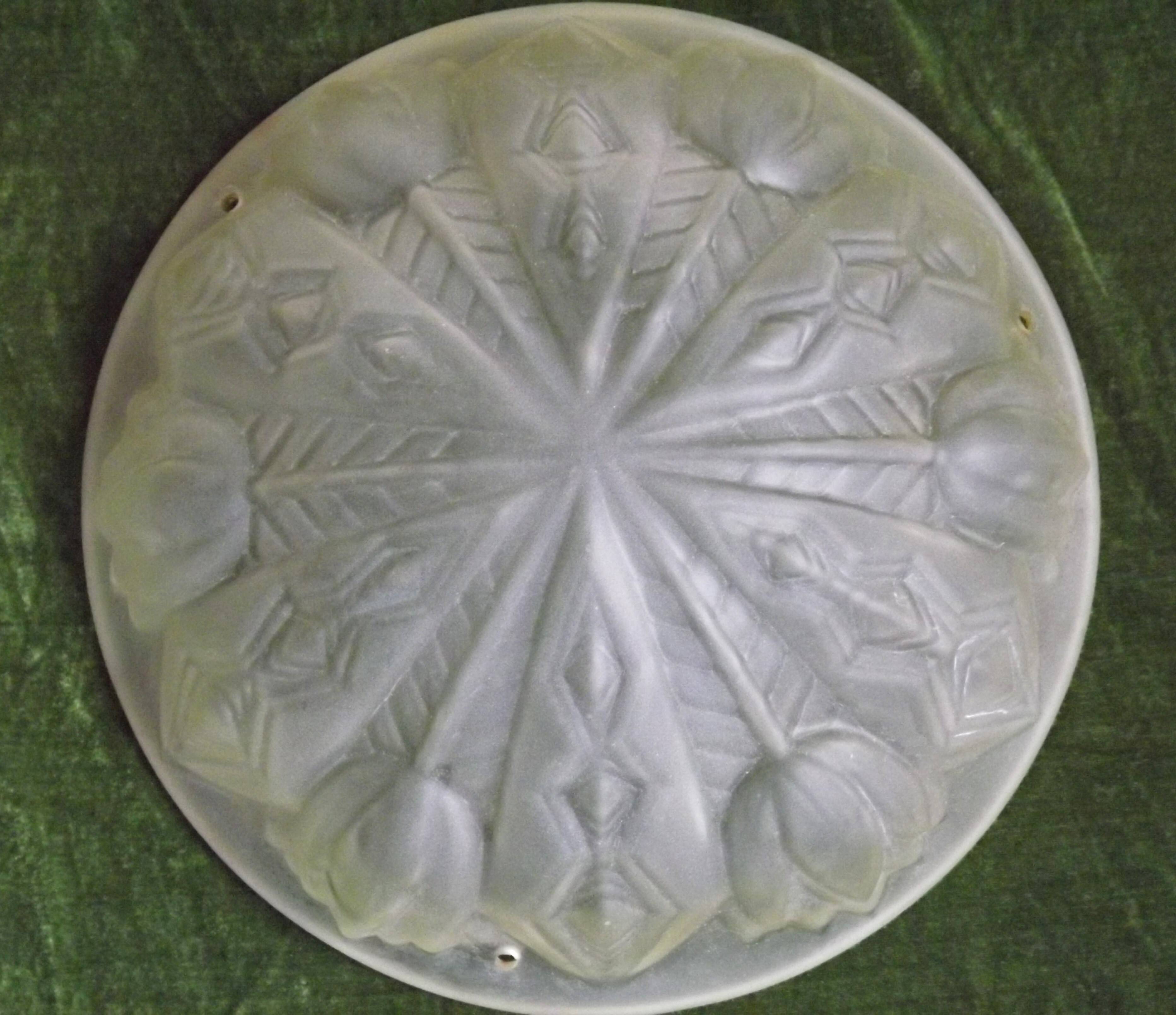 French Art Deco White Pâte de Verre Platform with Abstract Tulip Design 5145