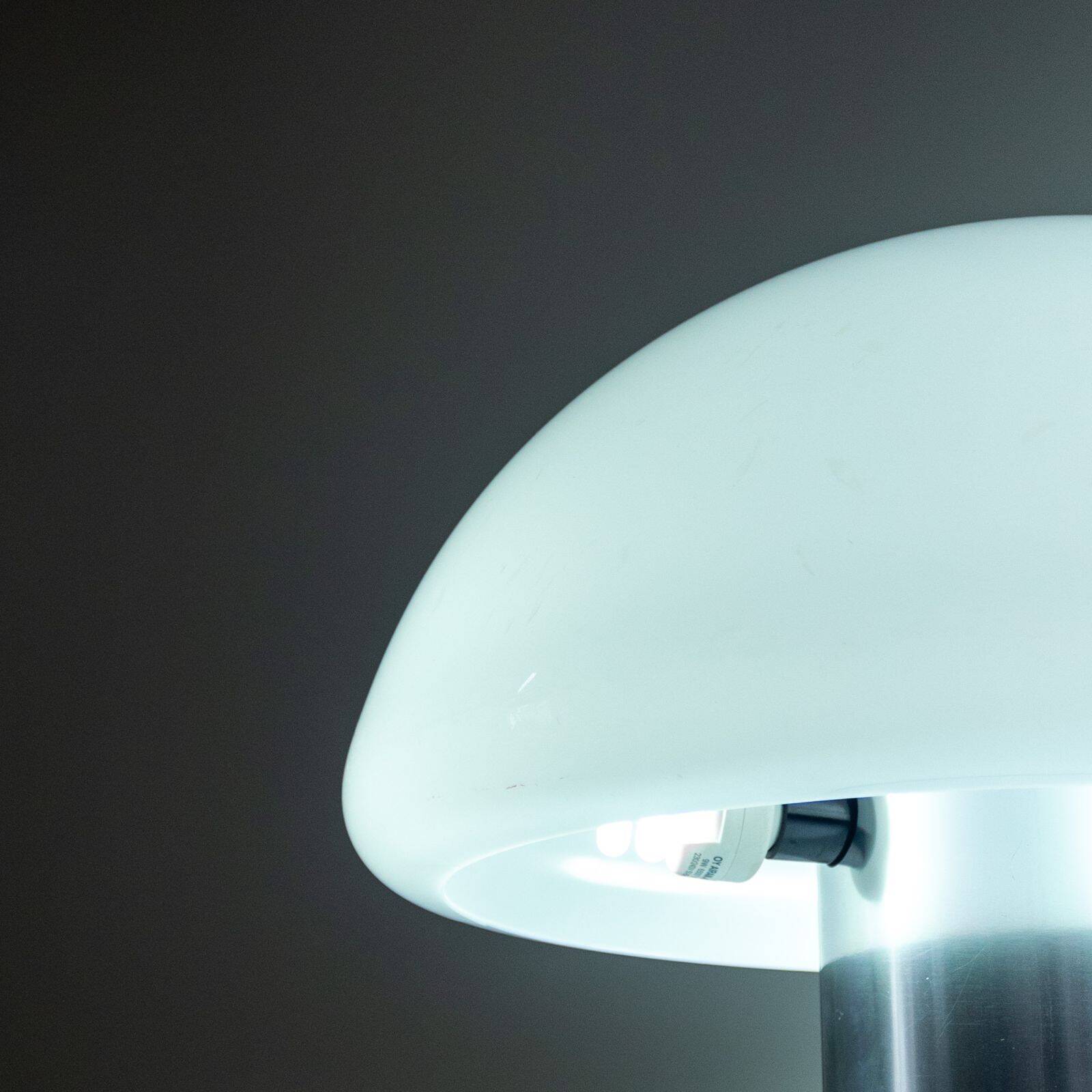 Lampe de table Guzzini de style spatial, modèle 4030, Italie 1970