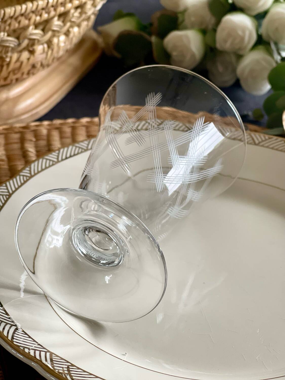 6 engraved wine glasses.