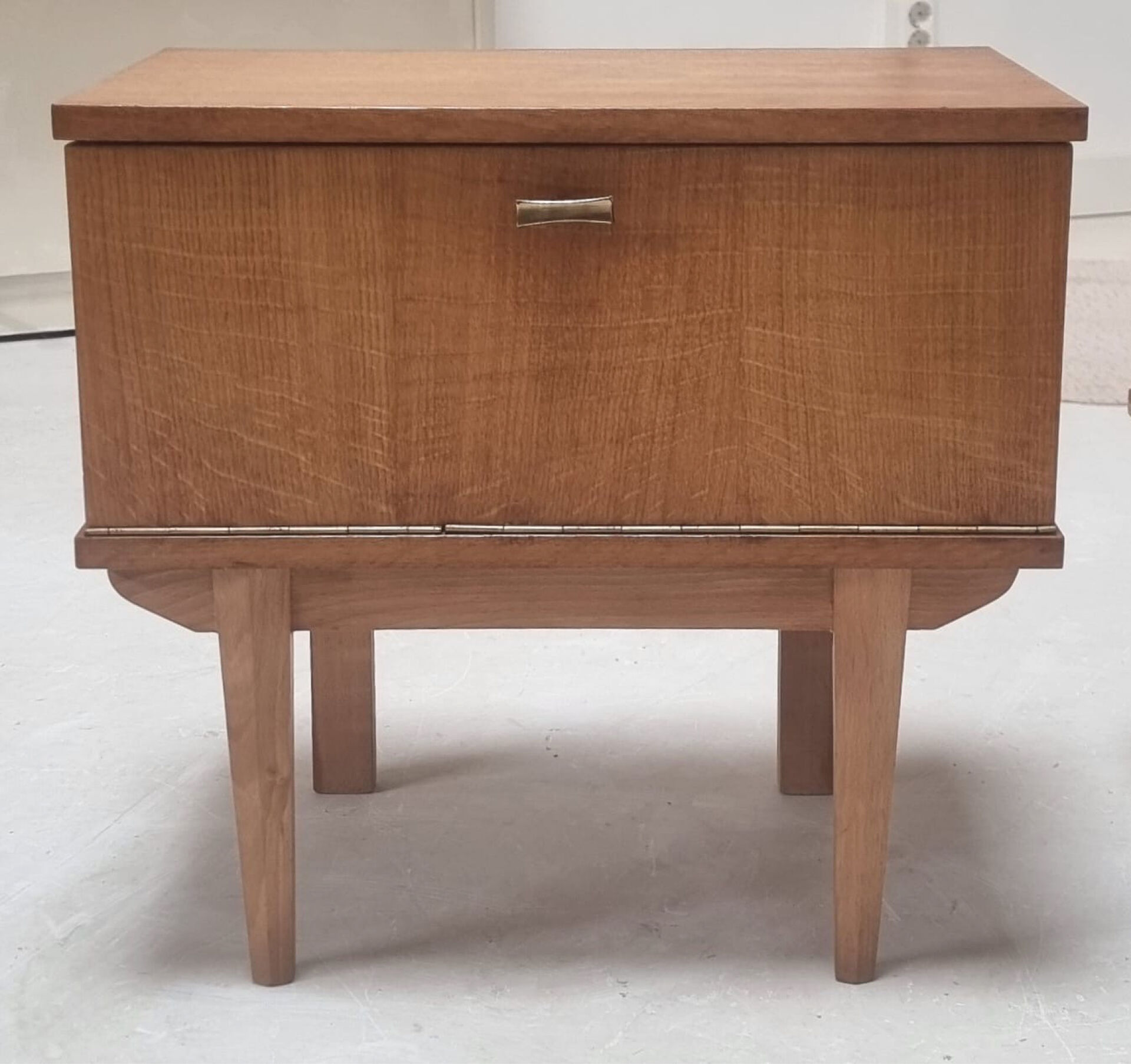 Tables de chevet du milieu du siècle
