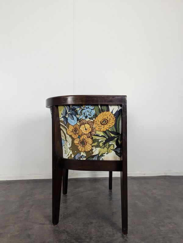 Fauteuil de restaurant motif florale en quantité