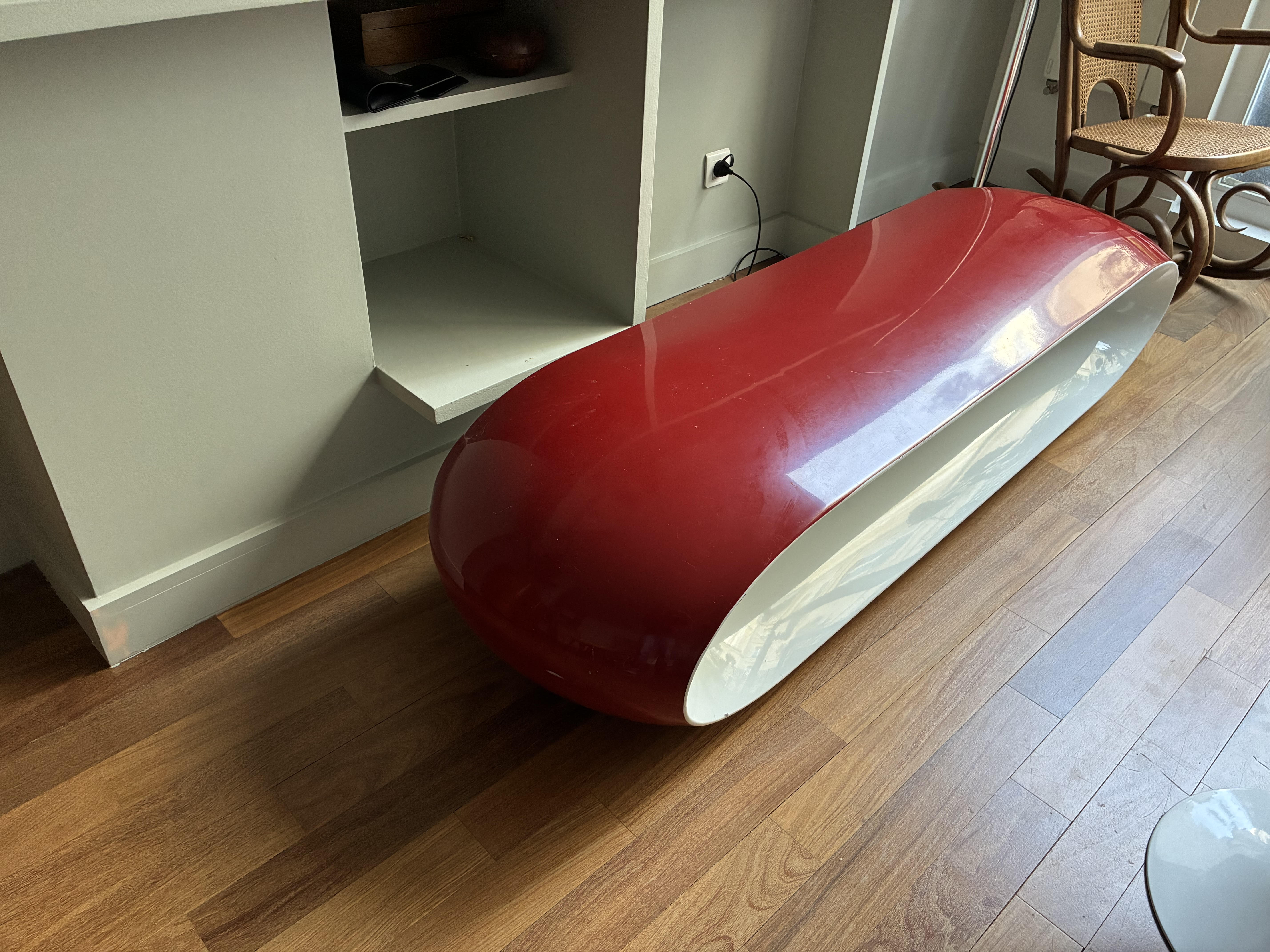 Banc design rouge et blanc Christophe Pillet Serralunga