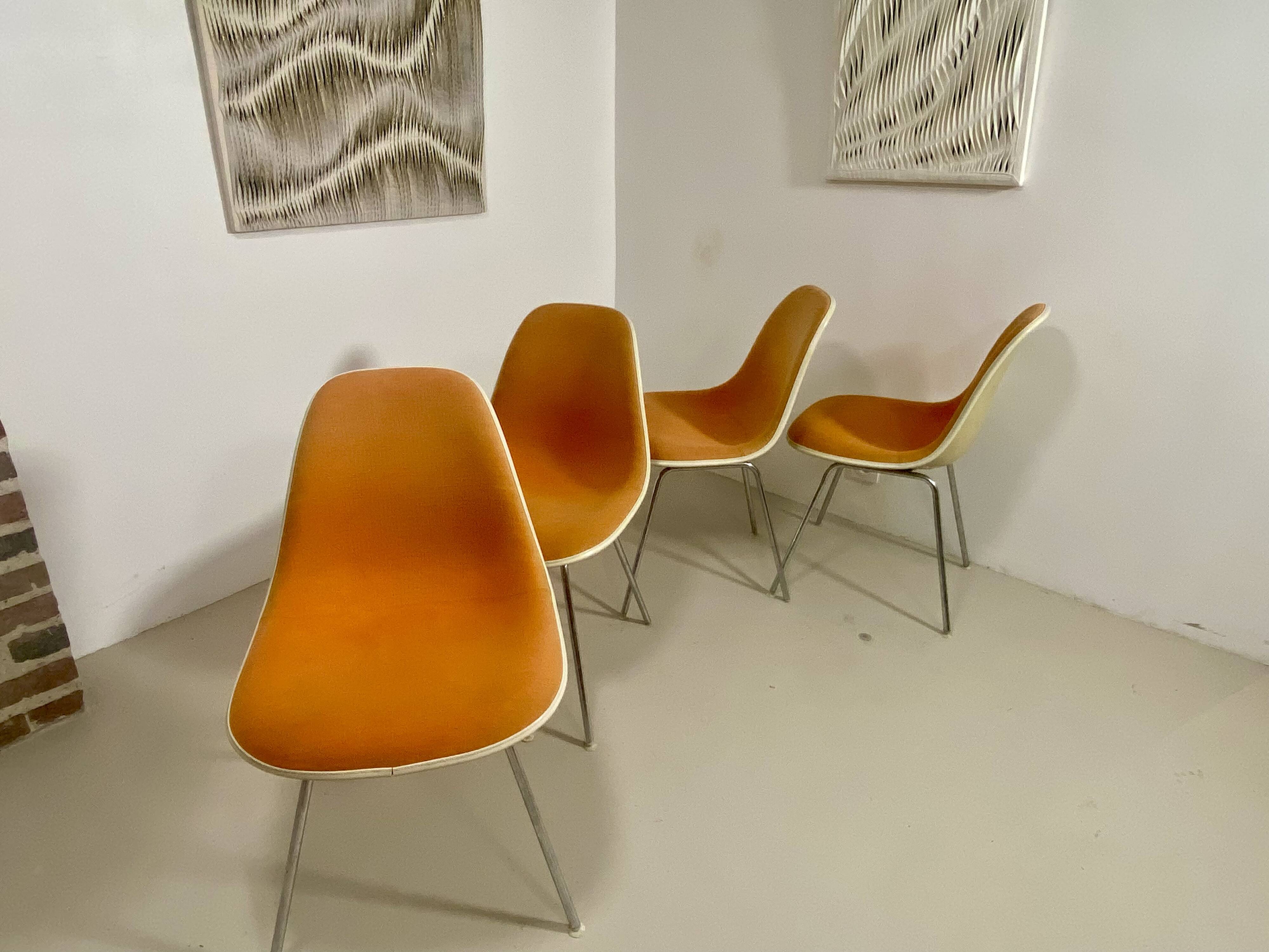 Set of 4 DSW Eames chairs – Herman Miller (1952)
