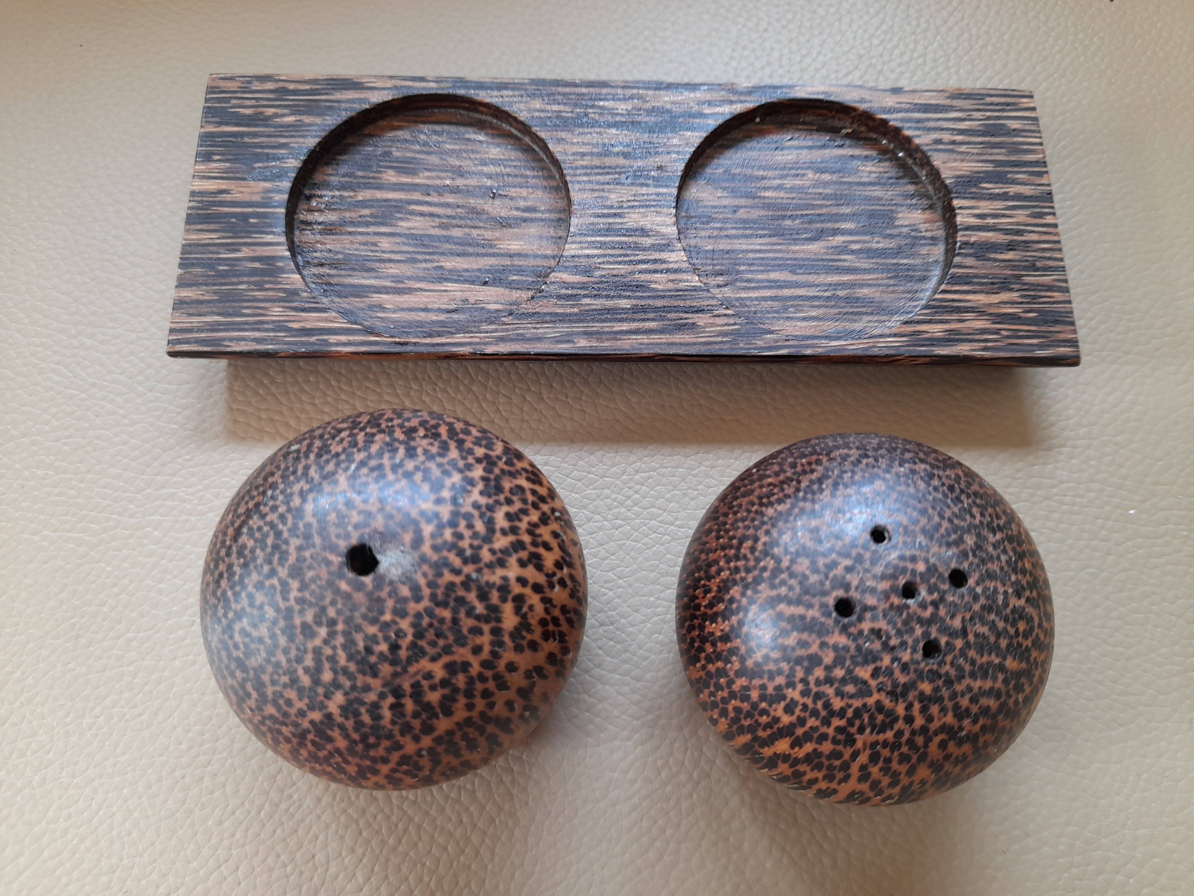 Coconut Wood Salt Pepper Shaker with Stand