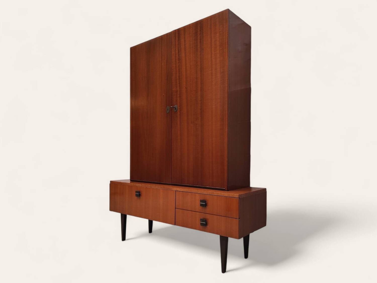 Teak veneer sideboard, mid-20th century