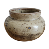 Empty pocket pot in sandstone