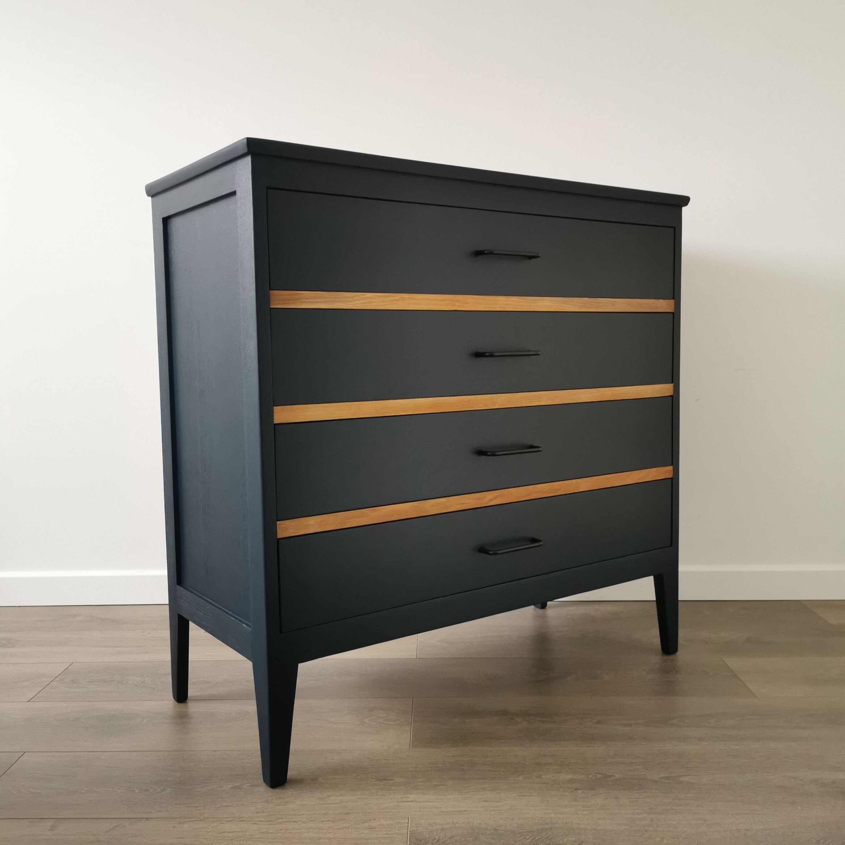 Vintage chest of drawers