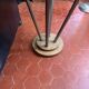 Petite table guéridon bois et chrome 1930 avec un verre