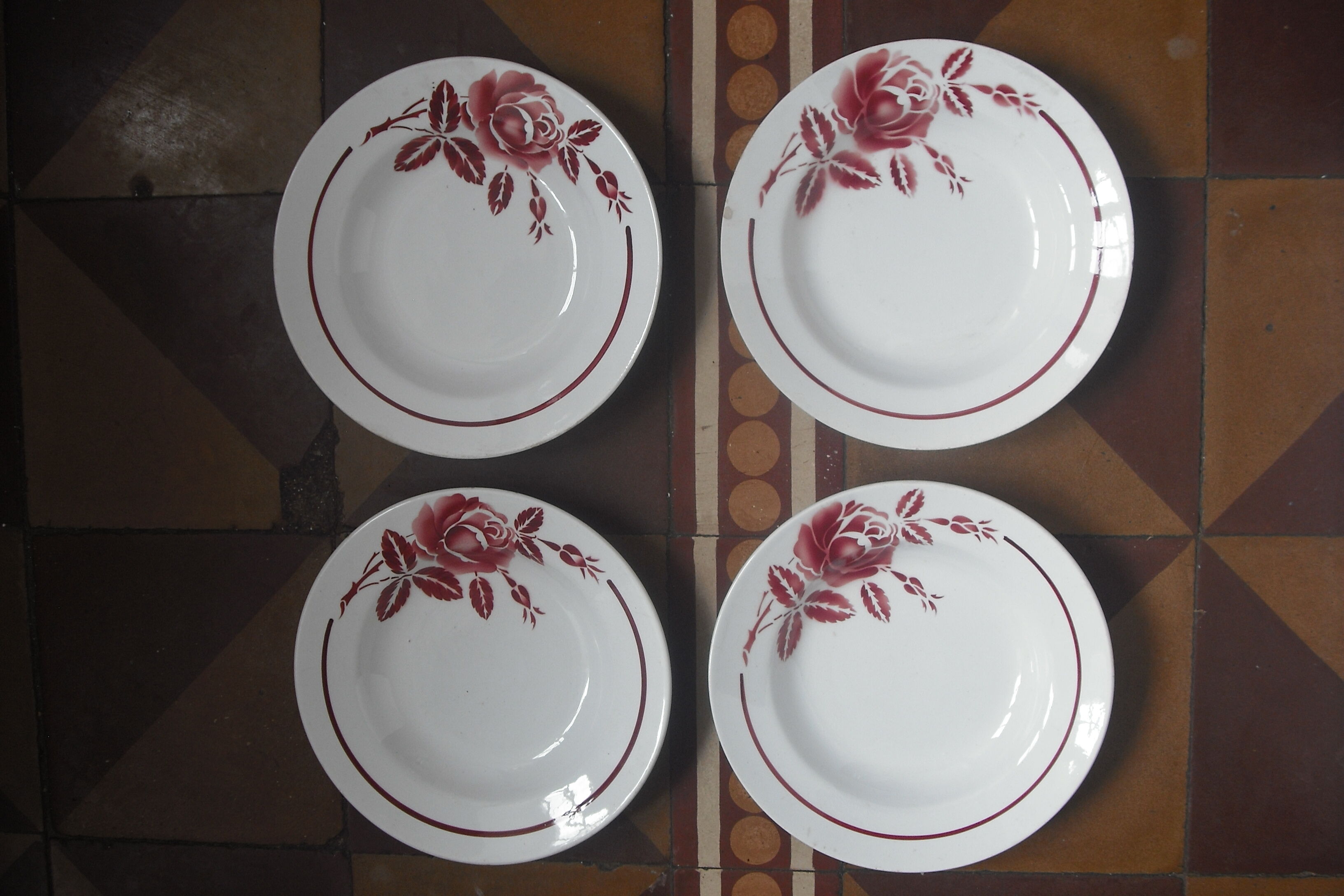 10 deep plates and 1 sink