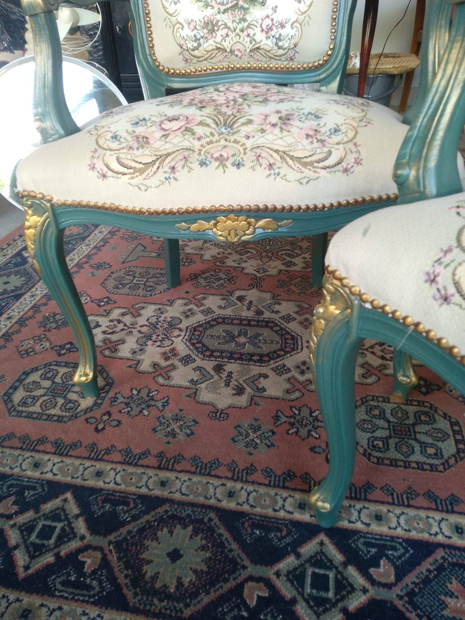 Lot de 2 fauteuils cabriolets de Style Louis XV, rénovés.