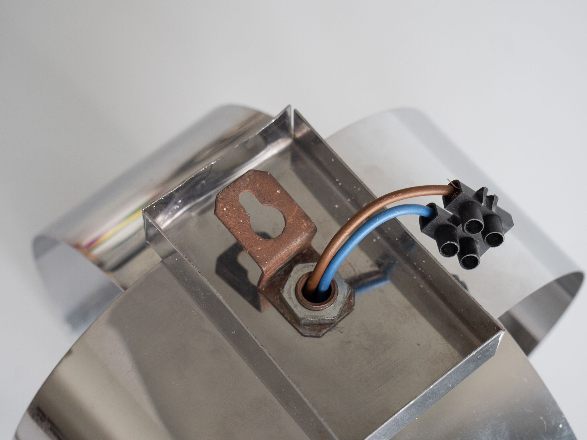 Apply in chrome metal