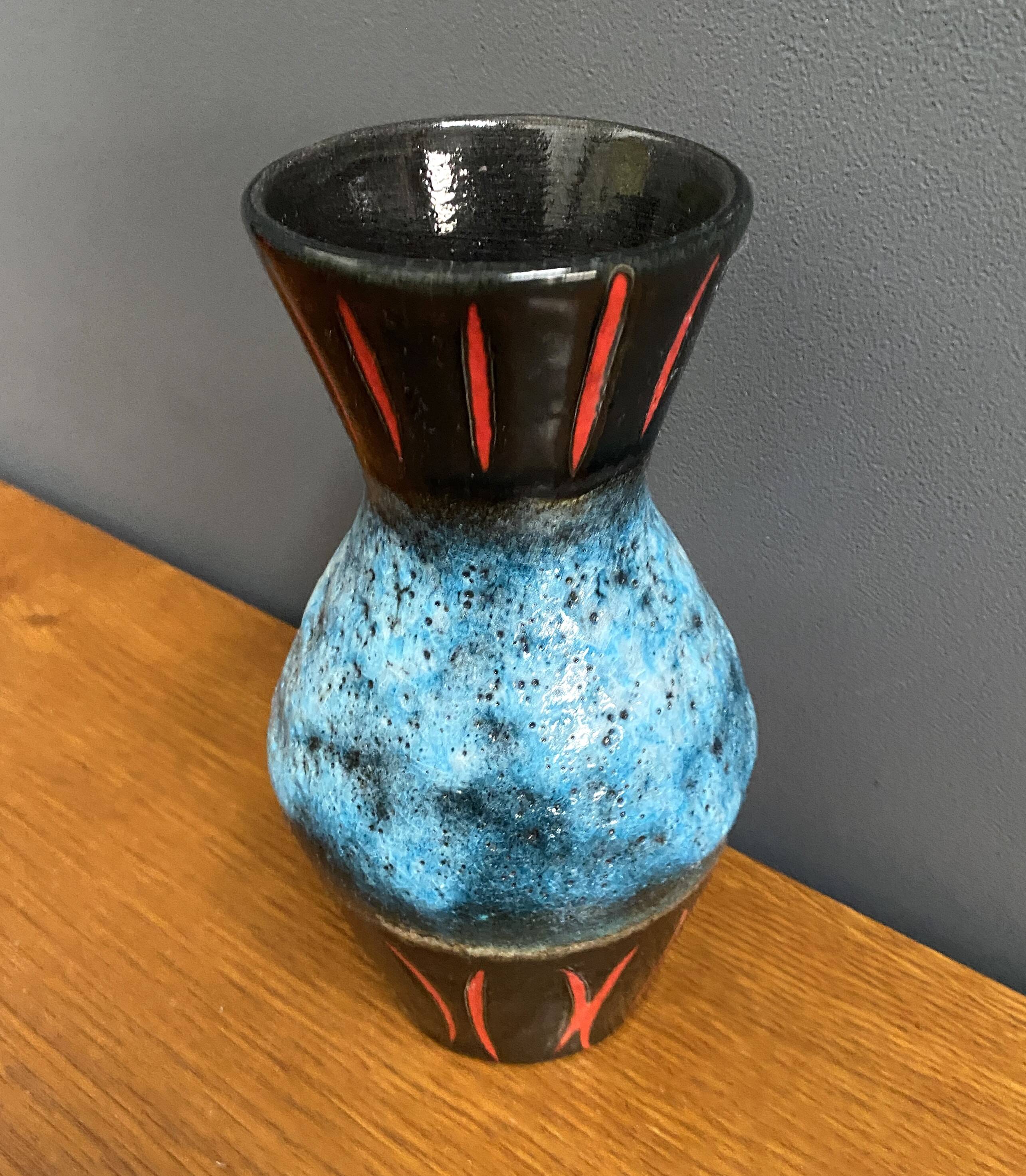 Vase d'Allemagne de l'Ouest par Scheurich modèle 523-21 bleu, noir et rouge