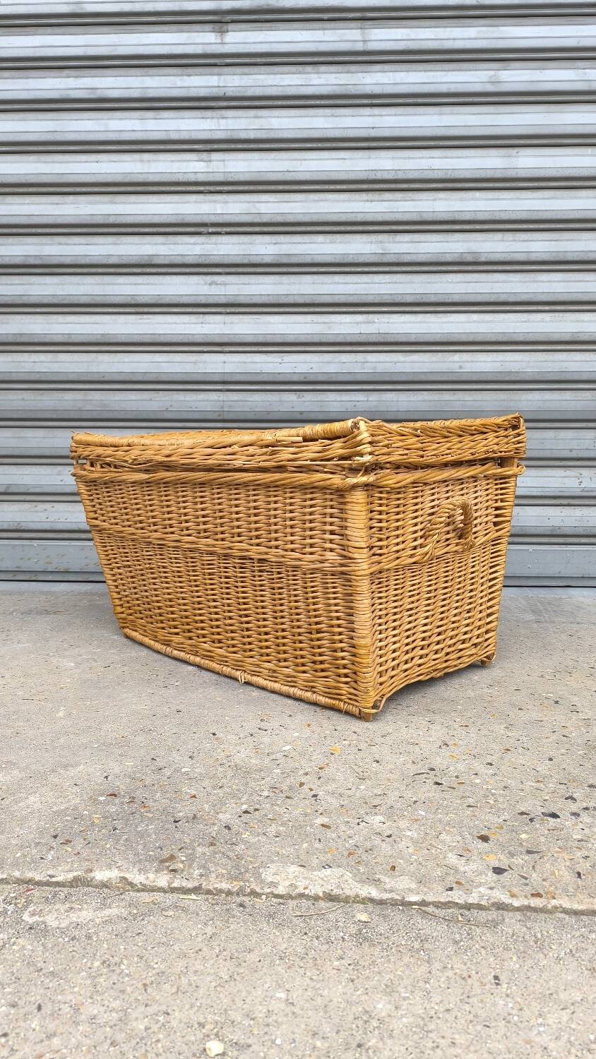 Wicker basket 1960