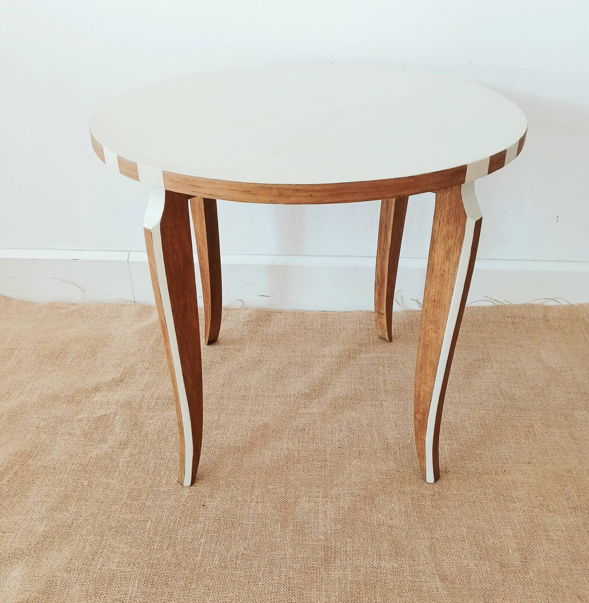 LOW TABLE WITH CURVED LEGS