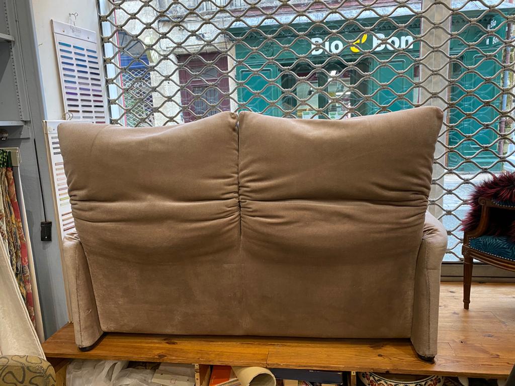 Maralunga sofa by Vico Magistretti