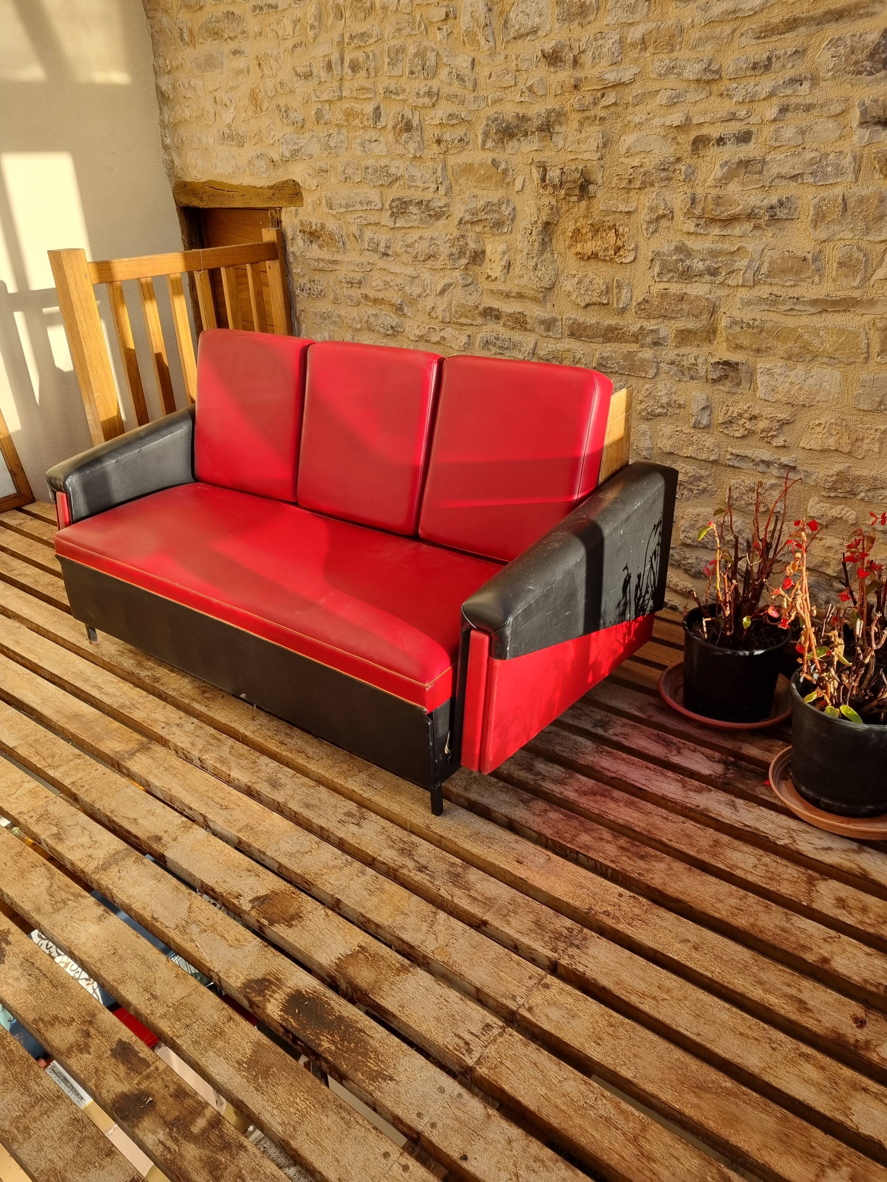 Vintage Sofa Bench in red and black skaï