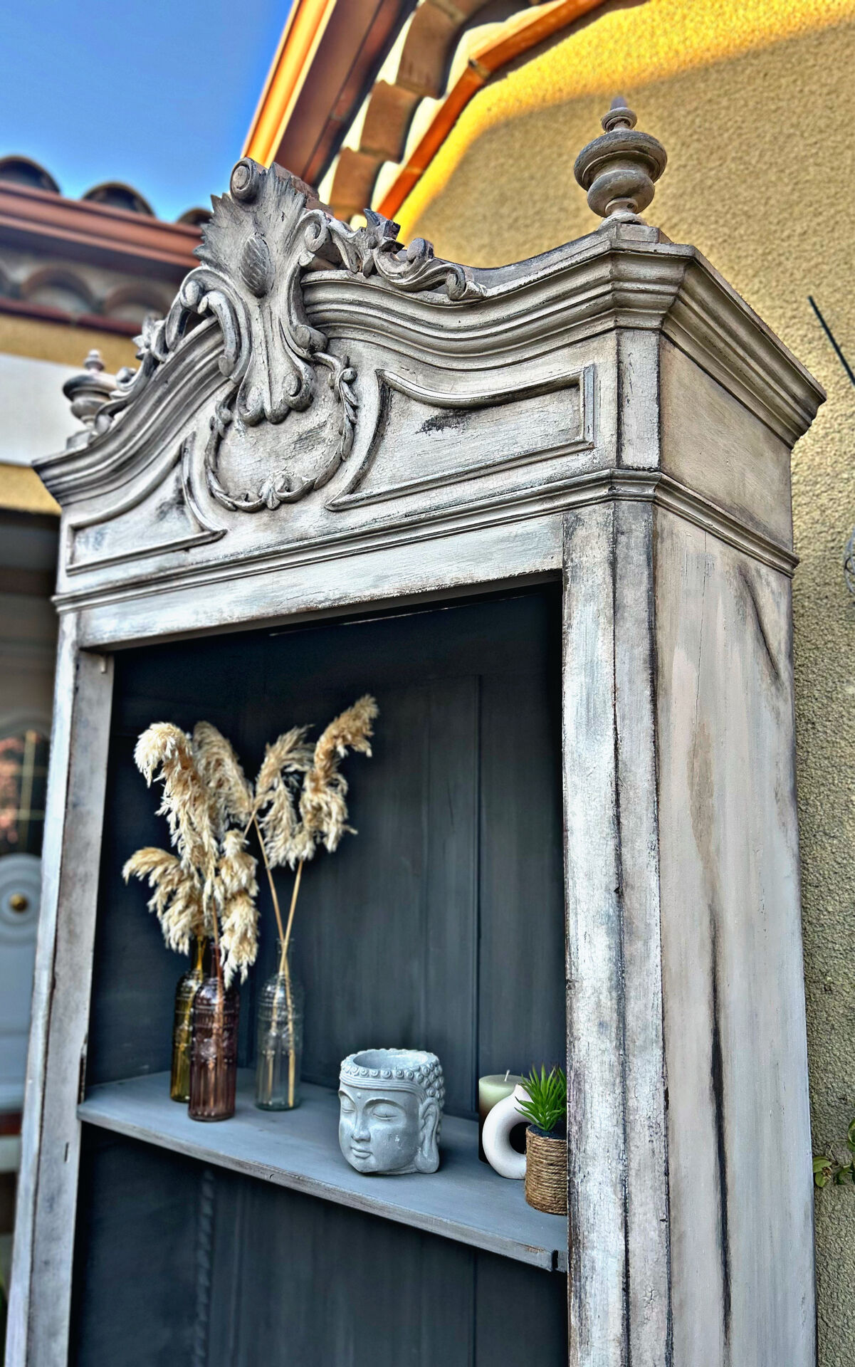 Patinated Tuscan-style bonnetière