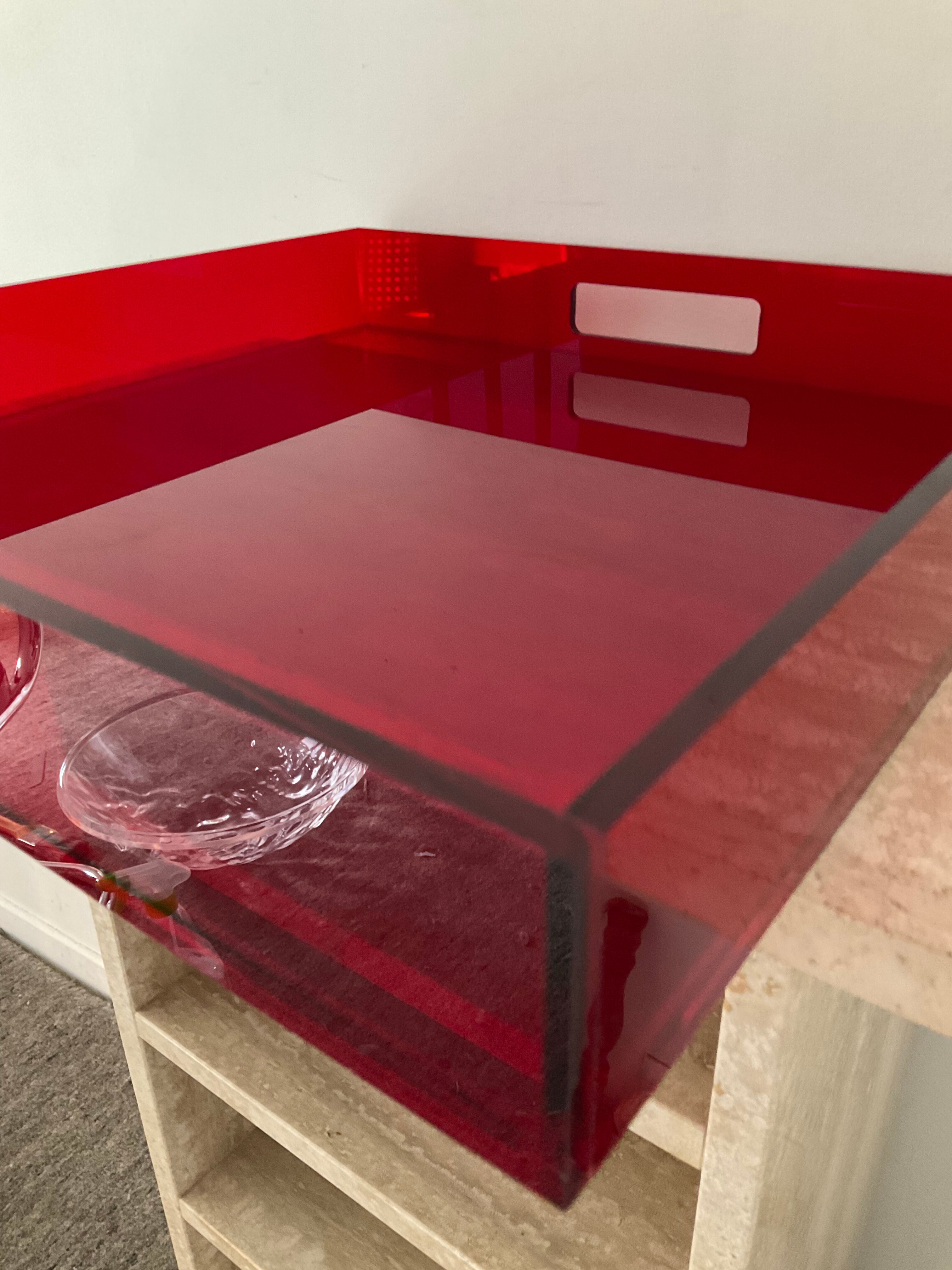 Design top in red plexiglass