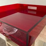 Design top in red plexiglass