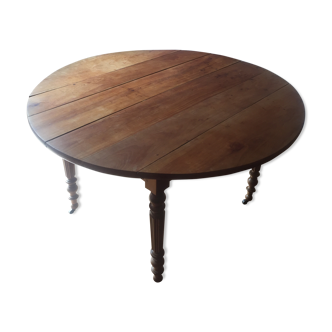 Round table in cherry