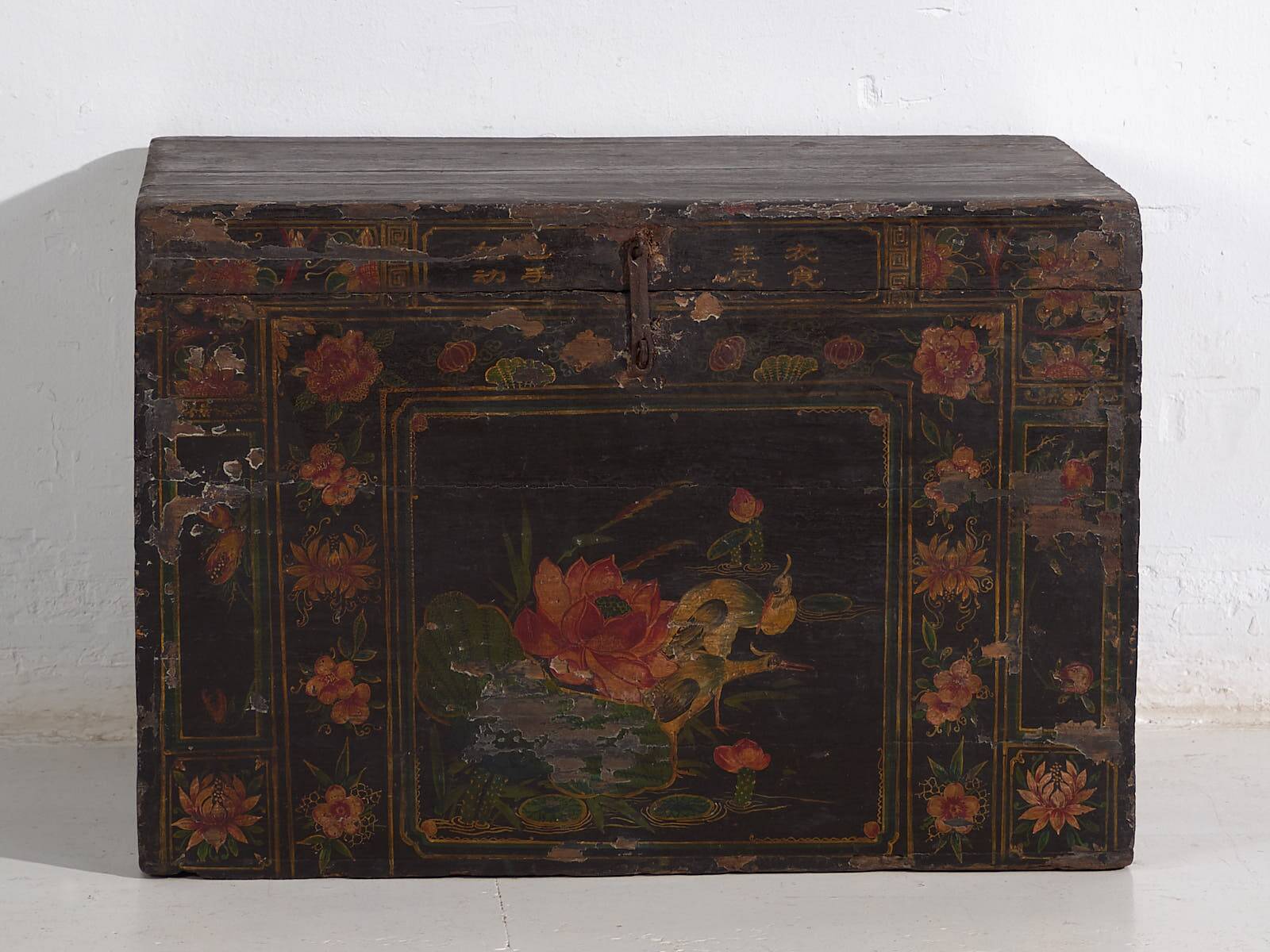 Traditional Chinese opera chest with illustrated lotus flower (1900)#28