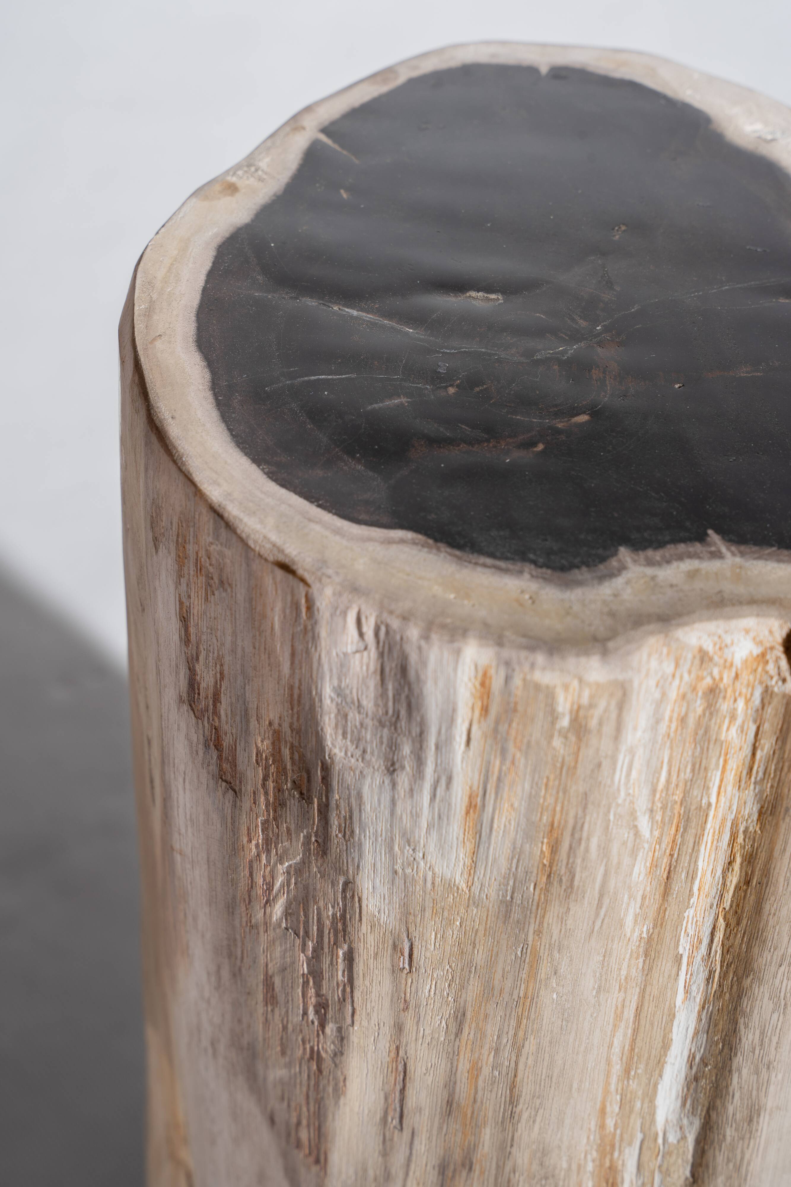 Petrified wood side table white tower black heart H:36cm D:17cm