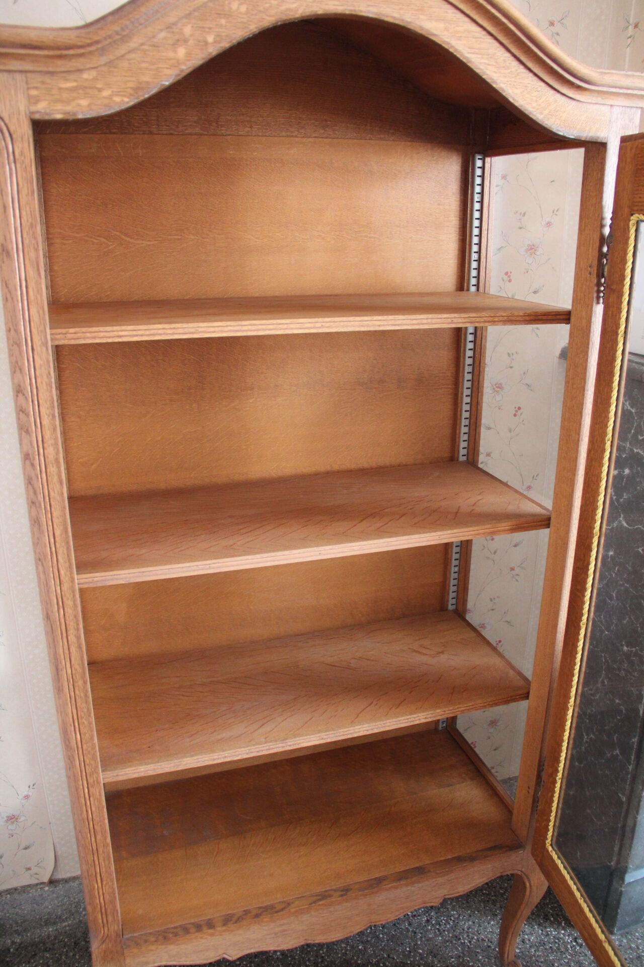 Oak showcase