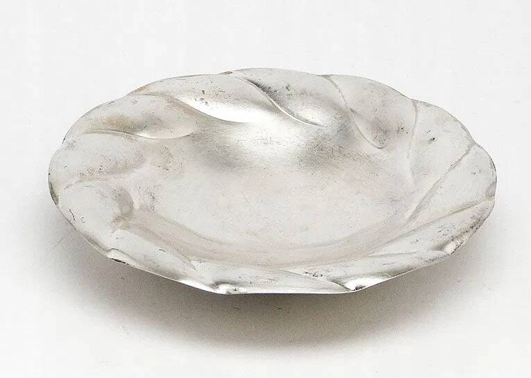 DE3 Quist - bowl on ball-shaped legs