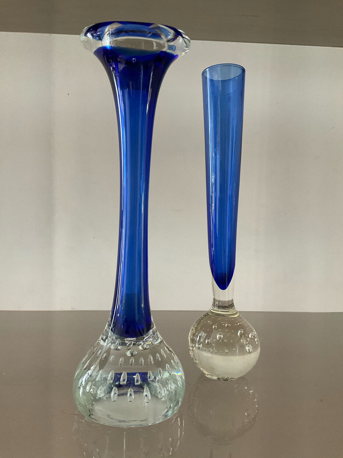 Duo of vintage soliflores vases in glass paste