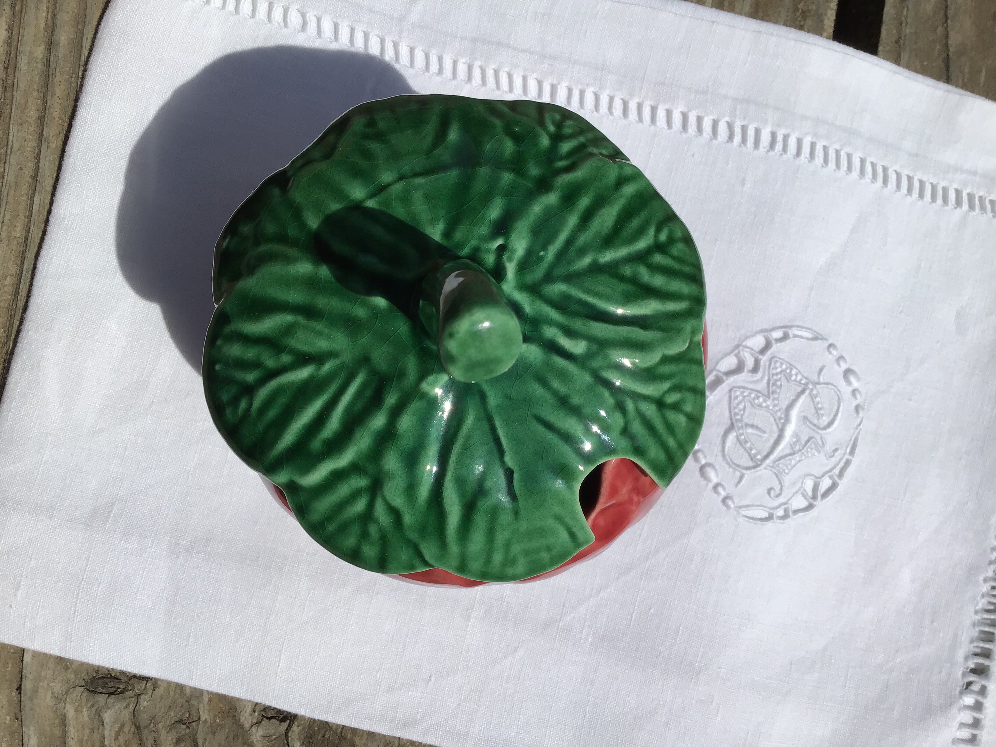 Barbotine strawberry jam pot