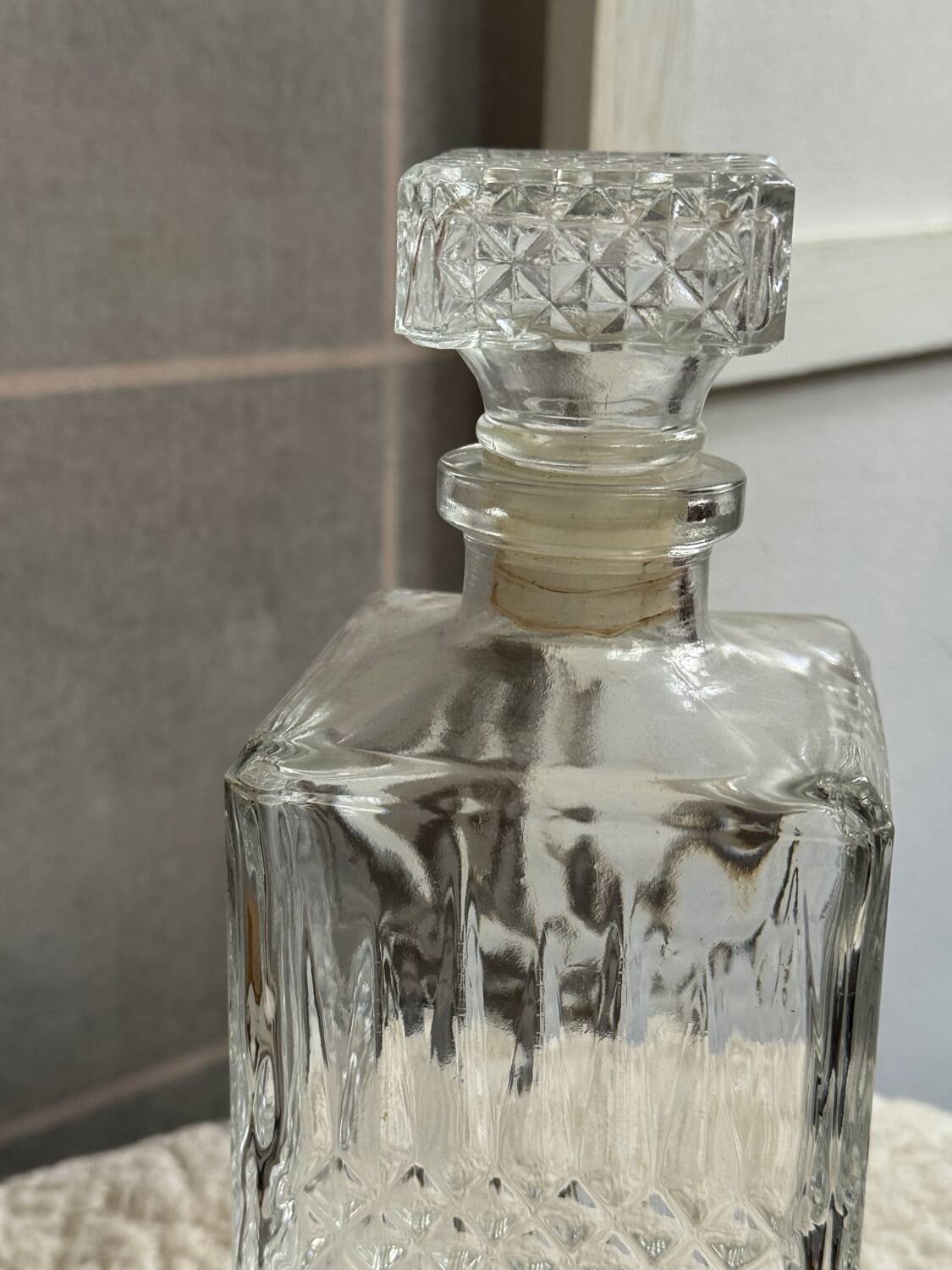 Glass whisky decanter