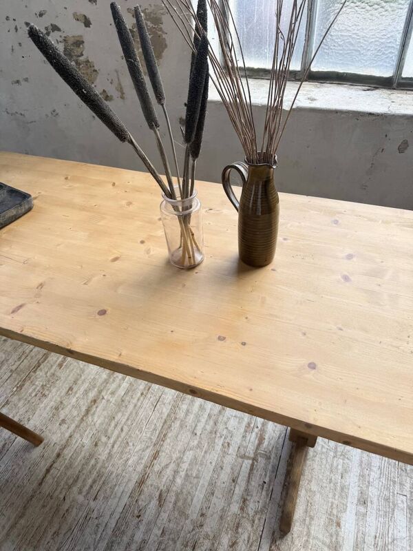 Table de repas pin mobilier de montagne perriand