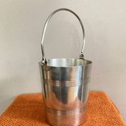 Ice bucket with handle from the late 19th / early 20th century in hallmarked silver-plated metal