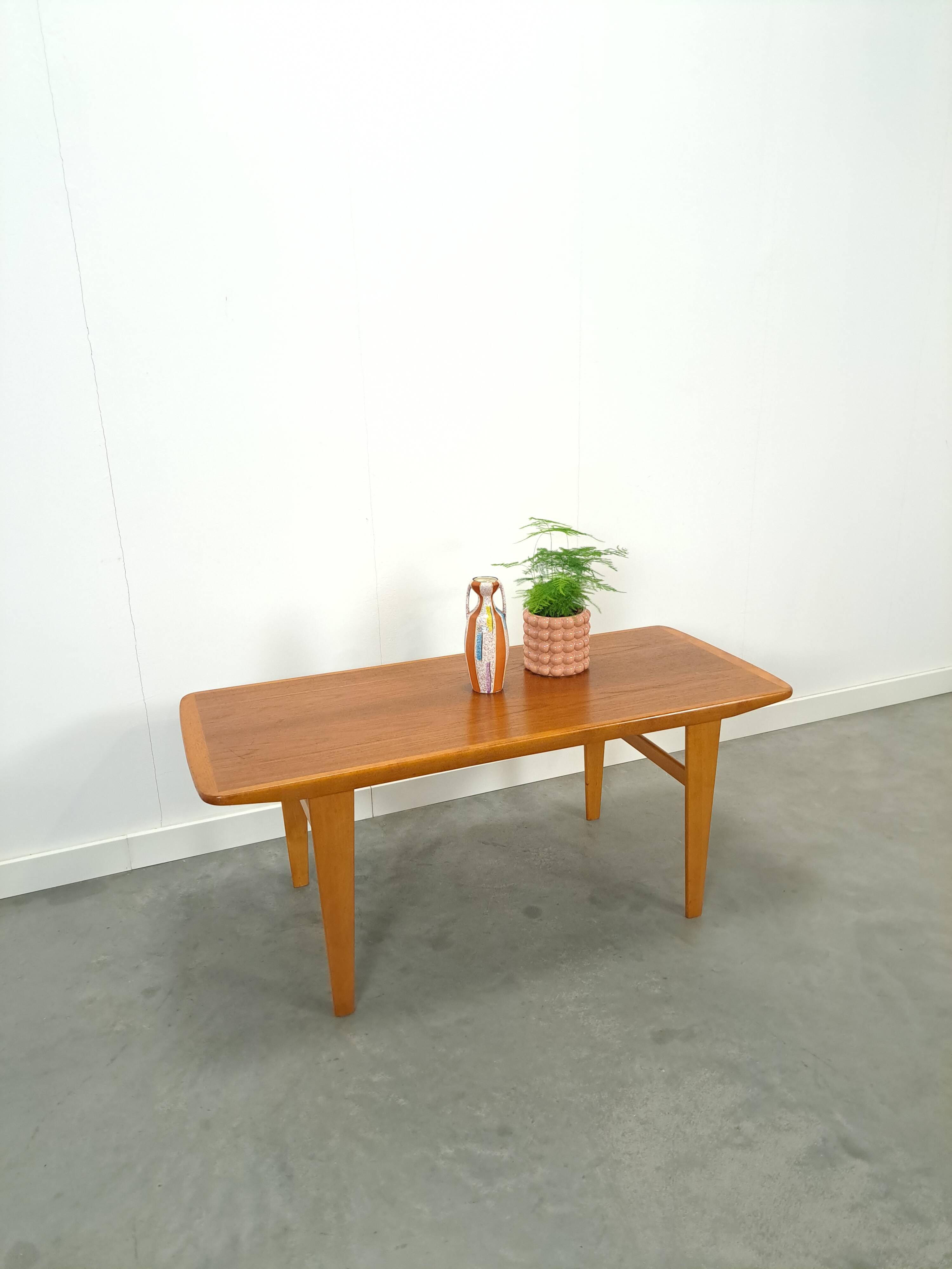 Table basse en placage de Suède vintage